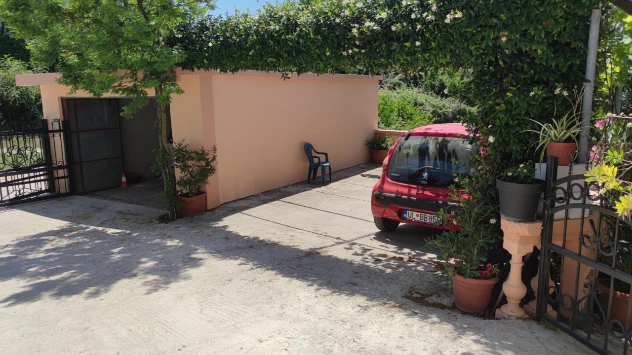 Apartament Guest'S House "Lindi&Roni" Ulcinj Zewnętrze zdjęcie